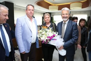 CHP'lilerden Bursa Nil&uuml;fer Belediye Başkanı Erdem'e ziyaret