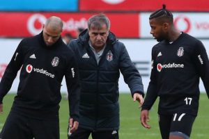 Beşiktaş'ta 7 futbolcuyla yollar ayrılacak