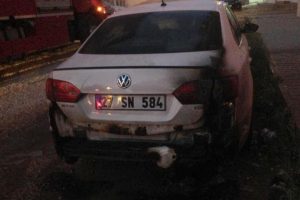 Otomobile yanıcı madde d&ouml;k&uuml;p ataşe verdiler!