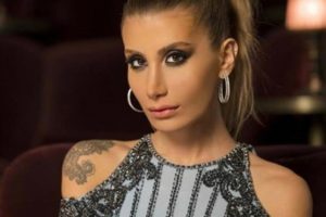 İrem Derici: Yol yakınken terk et beni