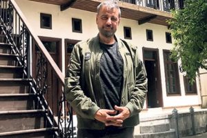 Oyuncu Hamdi Alkan m&uuml;ze a&ccedil;ıyor