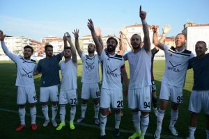 Manisa B&uuml;y&uuml;kşehir Belediyespor yolu yarıladı