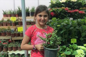 Minik Zeynep 'Para &ccedil;i&ccedil;eğiyle' har&ccedil;lık biriktiriyor