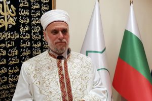Bulgaristan Başm&uuml;ft&uuml;s&uuml; Haci: Herkes dinine d&ouml;nmeye başladı