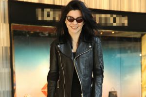 Merve Boluğur siyahlar i&ccedil;inde