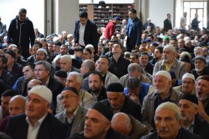 Ramazan ayının ilk cuma namazında Bursalılar camilere akın etti