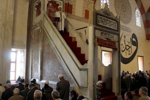 Kılı&ccedil;la hutbe geleneği Eski Cami'de devam ediyor