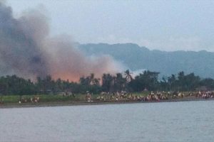 Arakan'da radikal gruplar okul ve d&uuml;kkanları kundakladı