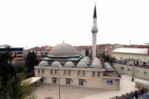Depreme dayanıksız cami yıkıldı, yerine 5 bin kişilik cami yapıldı