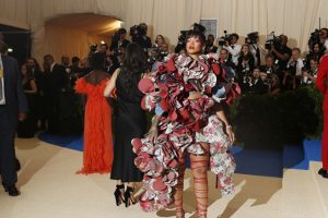 Rihanna kendi l&uuml;ks markasını yaratıyor