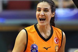 B&uuml;şra ve G&ouml;zde'den Eczacıbaşı'na veda