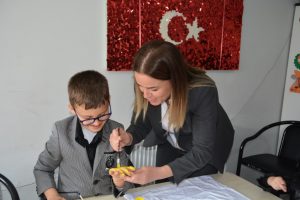 Bursa Gemlik Belediye Başkan Yardımcısı Serint&uuml;rk &ouml;zel &ouml;ğrencileri ziyaret etti