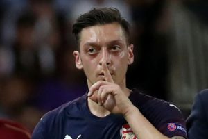 Mesut &Ouml;zil'in menajerinden flaş a&ccedil;ıklama