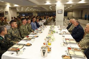 Bakan Akar, Mehmet&ccedil;ik ile iftar yaptı