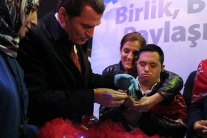 Askere gidecek 6 engelliye temsili kına yakıldı