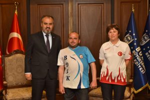 Başkan Aktaş'tan Bursalı engelli sporcuya moral