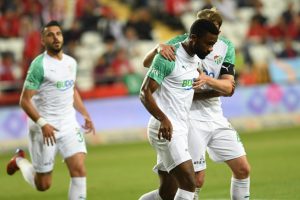Bursasporlu Chedjou, 54 ma&ccedil; sonra gol sevinci yaşadı