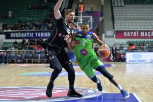 TOFAŞ Beşiktaş Sompo Japan karşısında