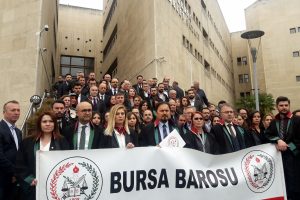 AYM'nin Ayşe &ouml;ğretmen kararına Bursa Barosu'ndan destek geldi