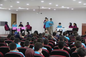 T&uuml;rkiye'de ortaokullar d&uuml;zeyinde ilk defa İngilizce m&uuml;nazara yapıldı