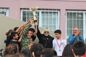Bu okulun &ouml;ğrencileri madalyaya doymuyor