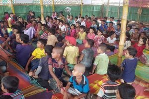 Vatanlarından uzak Arakanlı &ccedil;ocuklar Bangladeş'te eğitim g&ouml;r&uuml;yor