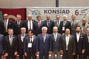 Ahmet Davutoğlu sahaya indi: Allah yolumuzu a&ccedil;ık etsin