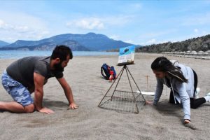 Caretta carettalar ilk yumurtalarını bıraktı
