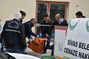 16'ncı kattan &ouml;l&uuml;me atladı