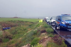 Otomobil şarampole yuvarlandı: 2 polis memuru hayatını kaybetti