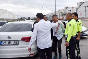 'Dur' ihtarına uymayan otomobilden 10 bin uyuşturucu hap &ccedil;ıktı