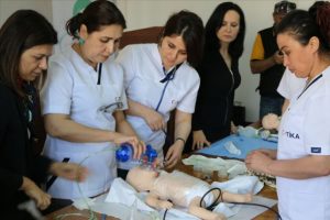 T&uuml;rkiye'nin yenidoğan sağlığı alanındaki tecr&uuml;besi Tacikistan'a aktarılıyor