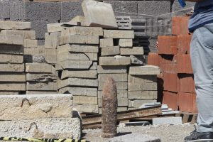 İnşaattaki &ccedil;alışma sırasında top mermisi buldu
