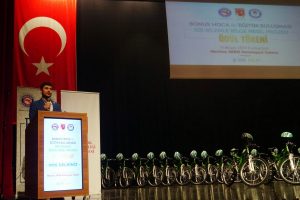 Bursa'da 'Bir bilenle, bilge nesil' &ouml;d&uuml;lleri verildi