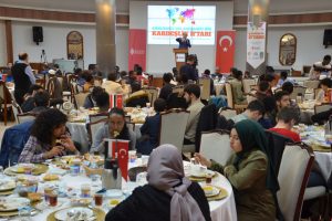 30 ayrı &uuml;lkeden 400 &ouml;ğrenci iftar sofrasında buluştu