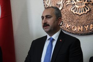 Adalet Bakanı G&uuml;l Annelerin g&uuml;n&uuml;n&uuml; kutladı