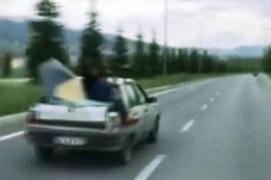 Bagaj kapağı &uuml;st&uuml;nde tehlikeli yolculuk