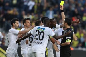Akhisarspor, 25 sezon sonra k&uuml;me d&uuml;şt&uuml;!