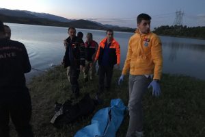 Baraj g&ouml;l&uuml;ne trakt&ouml;rle giren 3 &ccedil;ocuk boğuldu