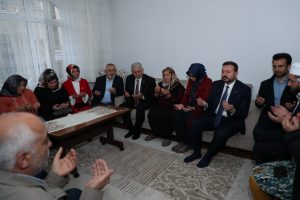 Binali Yıldırım'dan şehit ailesine ziyaret