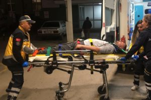 Bursa'da alkoll&uuml; s&uuml;r&uuml;c&uuml; kaza yaptı, yaralanan arkadaşını bırakıp ka&ccedil;tı