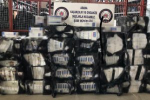 Adana'da ka&ccedil;ak sigara operasyonu
