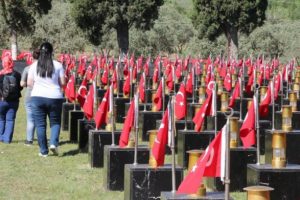 Soma faciasının 5'inci yılında tahliyenin g&ouml;lgesinde anma t&ouml;reni