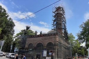 Bursa'da tarihi caminin tadilatı minaredeki sorun sebebiyle durmuş