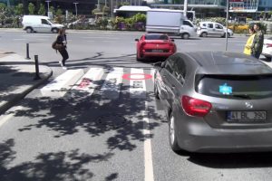 İstanbul'da 3 boyutlu yaya ge&ccedil;idi