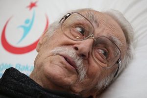 Usta sanat&ccedil;ı Eşref Kol&ccedil;ak Bursa'da hastaneye kaldırıldı