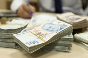 Hazine 10,7 milyar lira bor&ccedil;landı