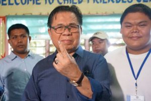 Filipinler se&ccedil;iminde Moro lideri Hacı Murat oy kullandı