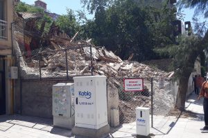 &Ccedil;&ouml;ken bina &ccedil;evresine tel &ouml;rg&uuml; &ccedil;ekildi
