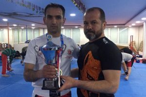 Ayakkabı tamircisi kick boks Avrupa şampiyonu oldu